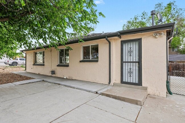 Building Photo - Newly remodelled 3 bedroom ranch - available May 1st!!!