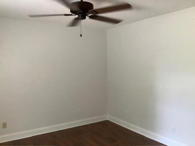 Building Photo - 623 Wyndhurst Dr