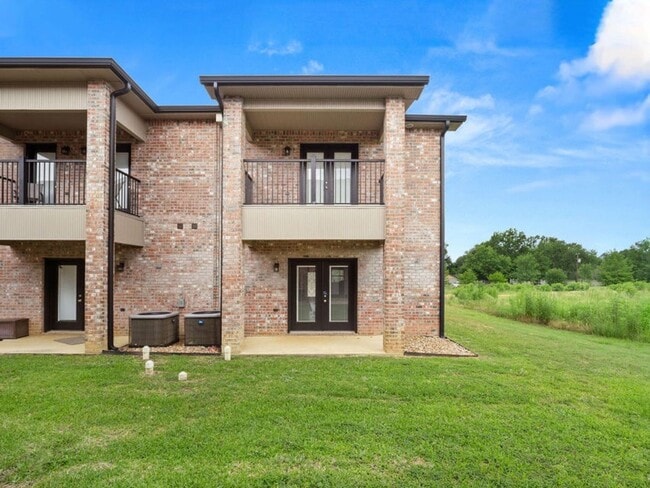 Building Photo - 1944 Schovall Cir