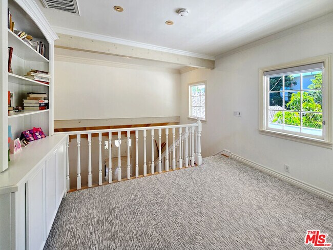 Building Photo - 3690 Crownridge Dr