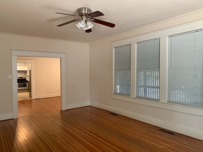 Building Photo - 909 W 30th St