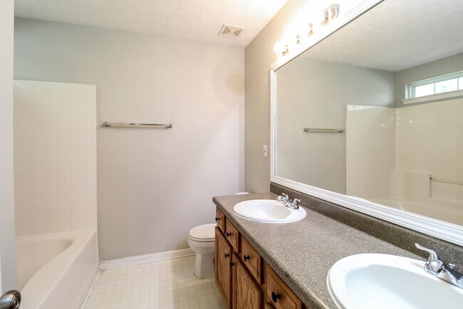 Building Photo - 1120 Eatonton Way