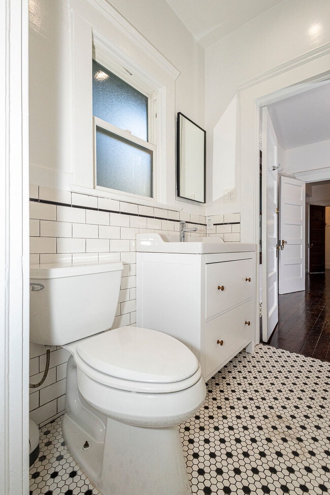 Building Photo - 1616 Bridge St