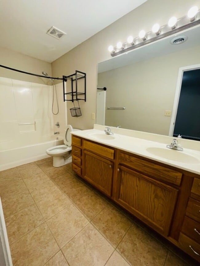 Building Photo - Italian Estates Property Management
