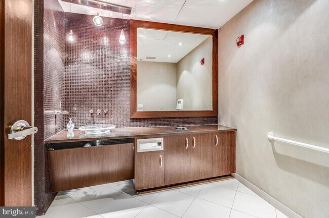 Building Photo - 440 L St NW