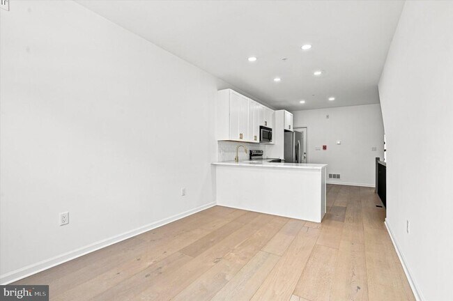 Building Photo - 1644 N Marshall St
