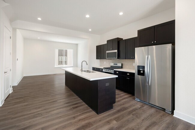 Building Photo - New Townhome in Wheat Ridge!!