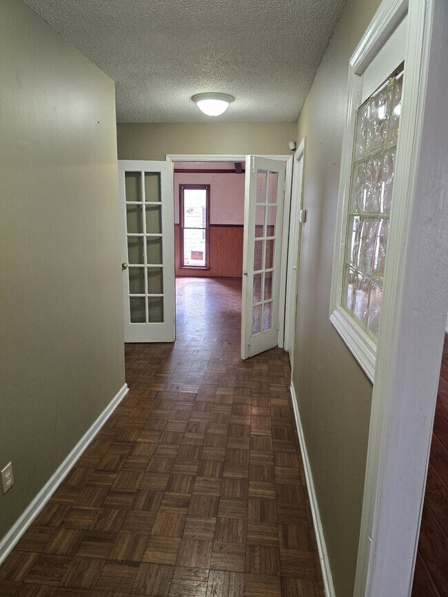 Building Photo - 401 Pecan St