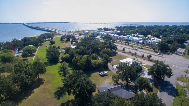 Building Photo - 506 N Beach Blvd