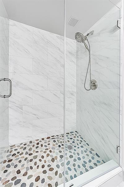 Building Photo - 4200 Hillcrest Dr