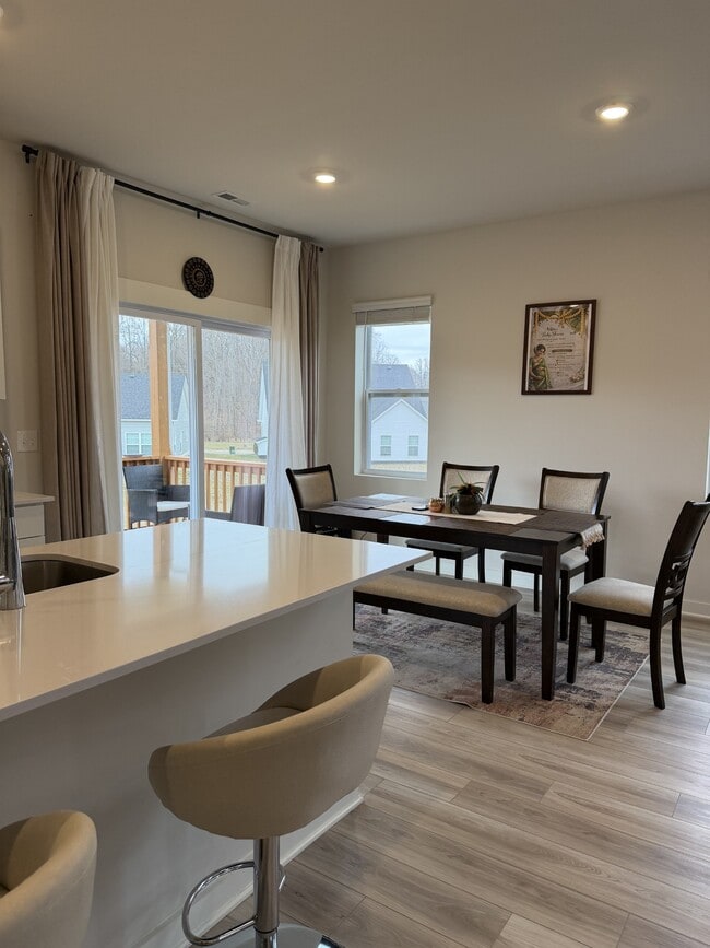 Building Photo - 213 Tartan Dr