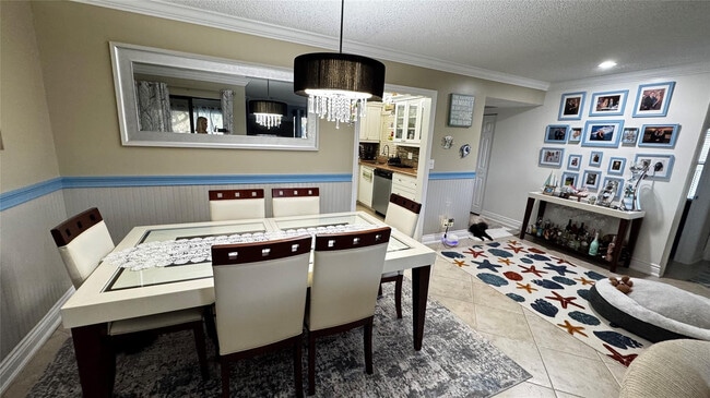 Building Photo - 4001 Carambola Cir N