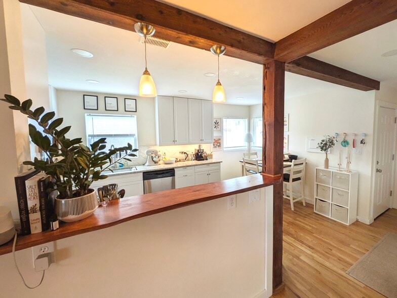 Building Photo - 850 S Osage St