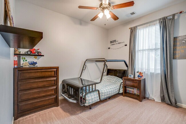 Building Photo - Custom built home in a great location in B...