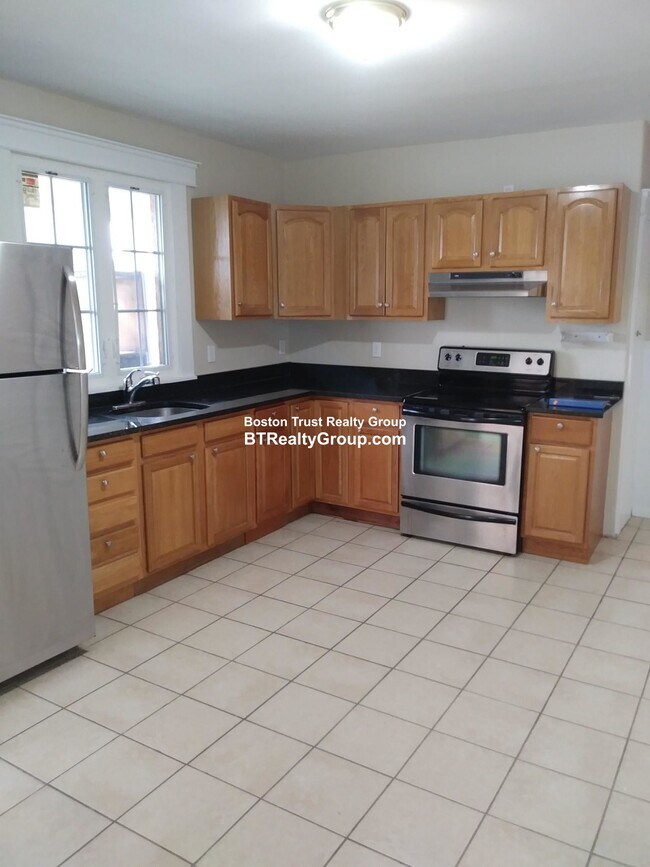 Building Photo - 163 University Ave