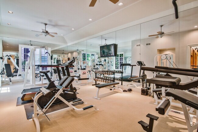 Building Photo - 200 Aspen Rd