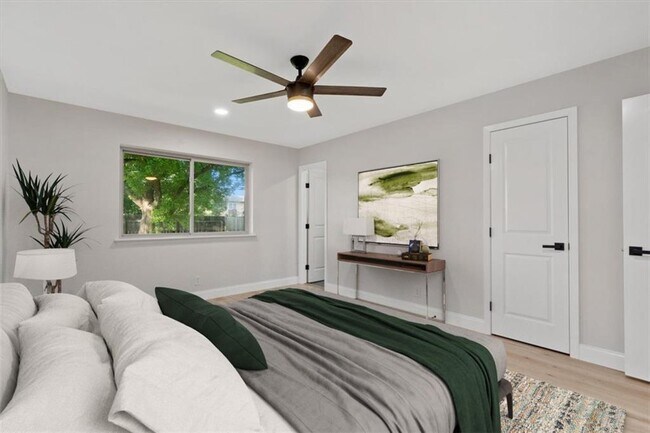Building Photo - 304 Skyloop Dr