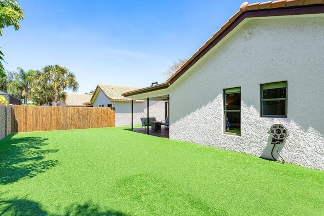 Building Photo - 10581 Mendocino Ln