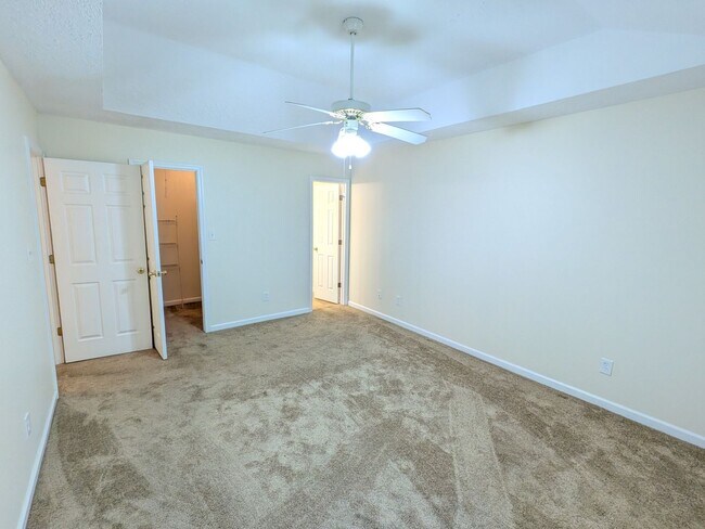 Building Photo - 526 Edgecliff Ln