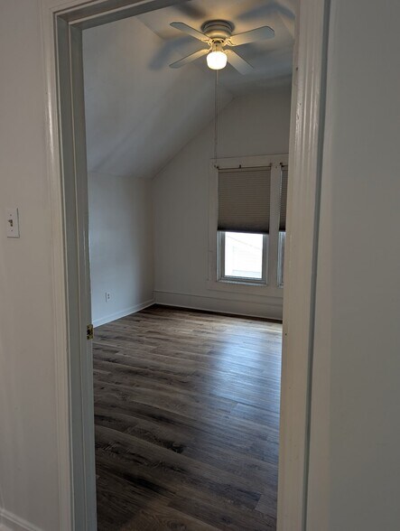 Building Photo - 1742 E Elm St