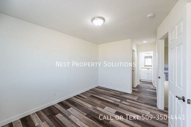 Building Photo - 2705 W Marina Dr