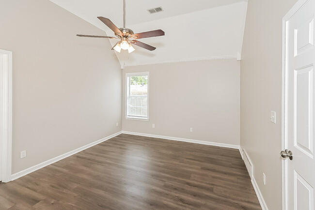 Building Photo - Comfort & Charm in Olive Branch