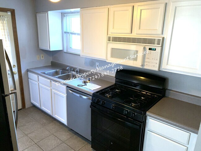 Building Photo - 8660 Winchester Dr