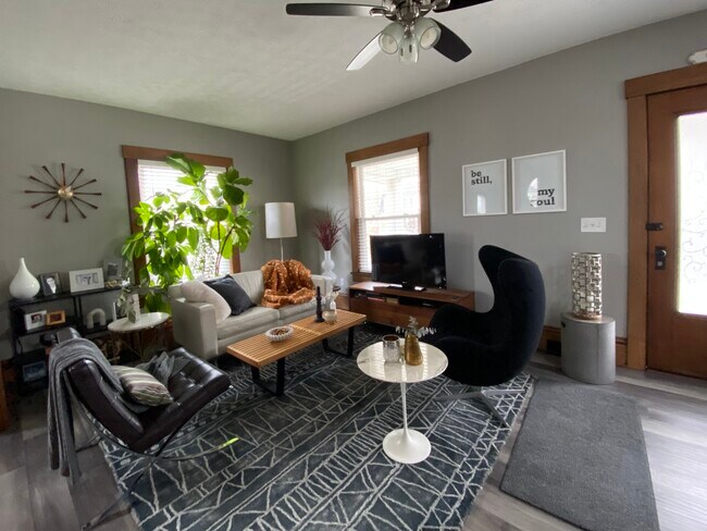 Building Photo - 239 Bachtel St SE