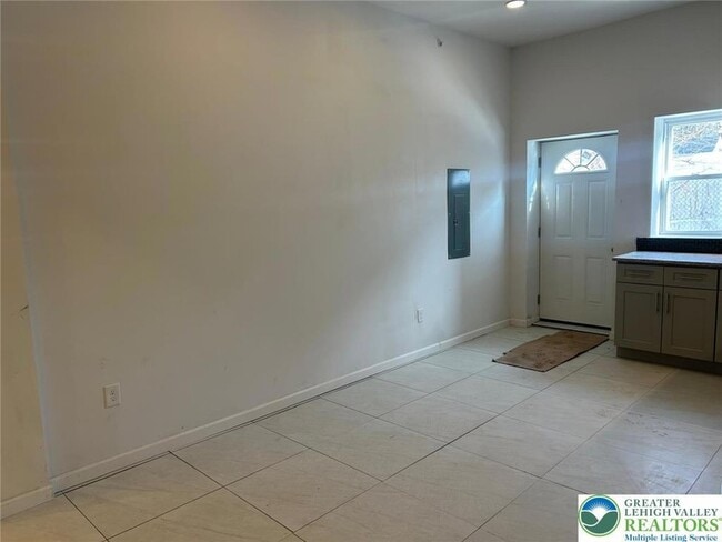 Building Photo - 134 S 3rd St