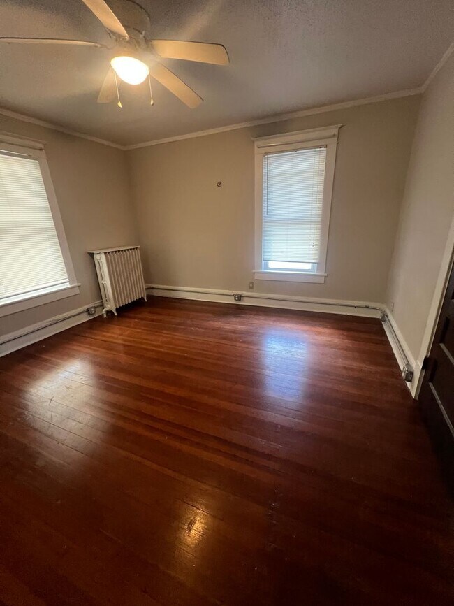 Building Photo - 810 W Edwards St