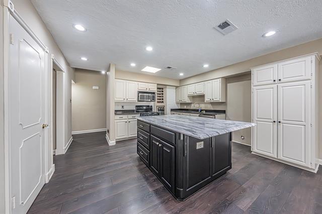 Building Photo - 1034 Tipperary Dr