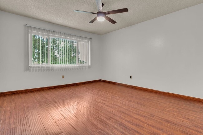 Building Photo - 1428 Camelot Dr