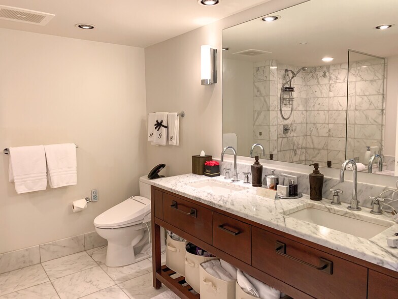 Building Photo - 223 Saratoga Rd