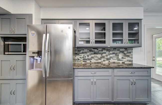 Building Photo - 674 Ravensworth Dr