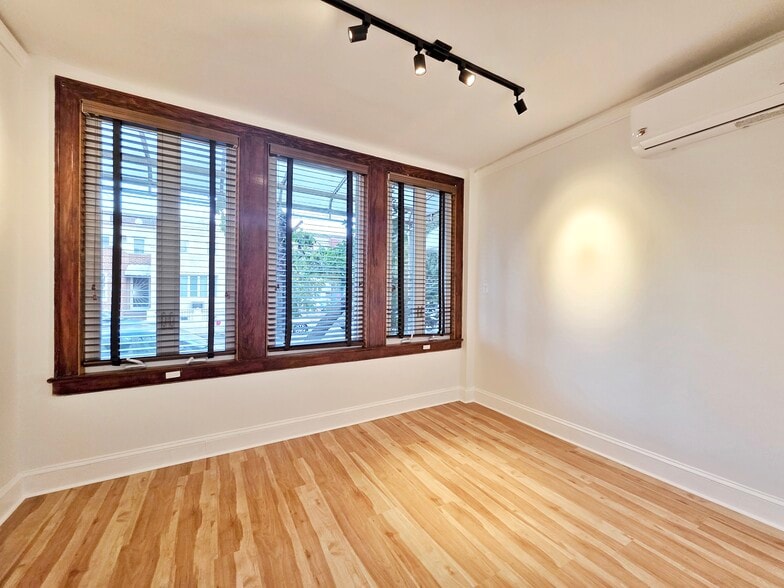 Building Photo - 2218 27th St