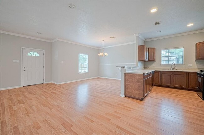 Building Photo - 213 W Murrill Ave
