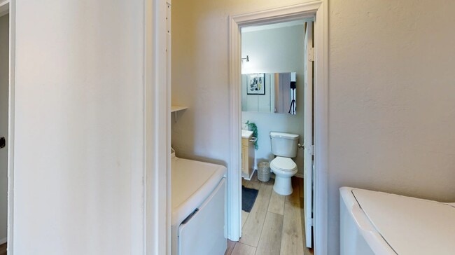 Building Photo - 328 E Dunbar Dr