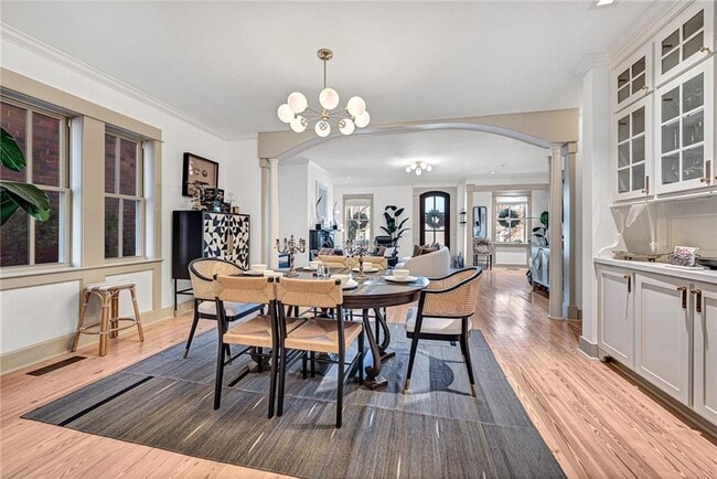 Building Photo - 242 SW D St