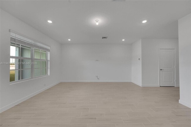 Building Photo - 1687 Hoot Owl Holw