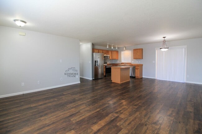 Building Photo - 3 Bedroom, 2 Bath Home in West Pasco