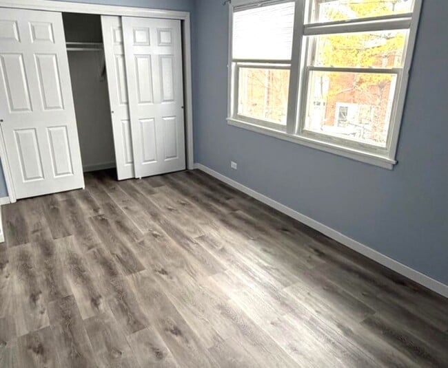 Building Photo - 1322 Fargo Ave