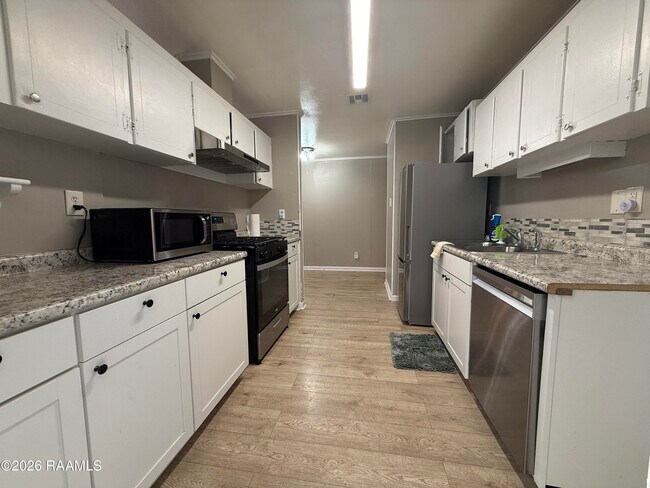 Building Photo - 204 Winsor Dr