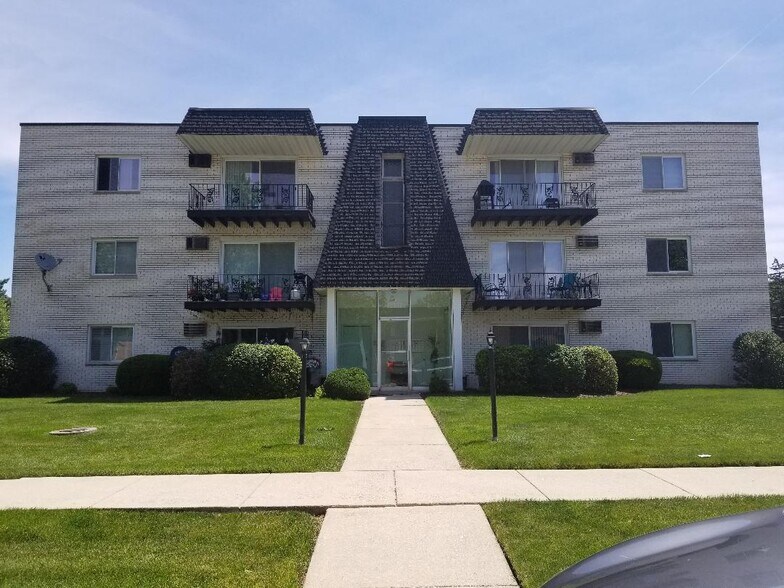Building Photo - 12817 Carriage Ln