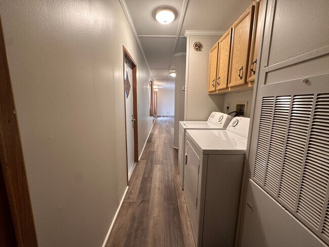 Building Photo - Awesome 2/2 Trailer in Westlake for rent!