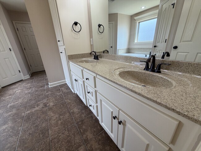 Building Photo - 1417 Puritan Dr