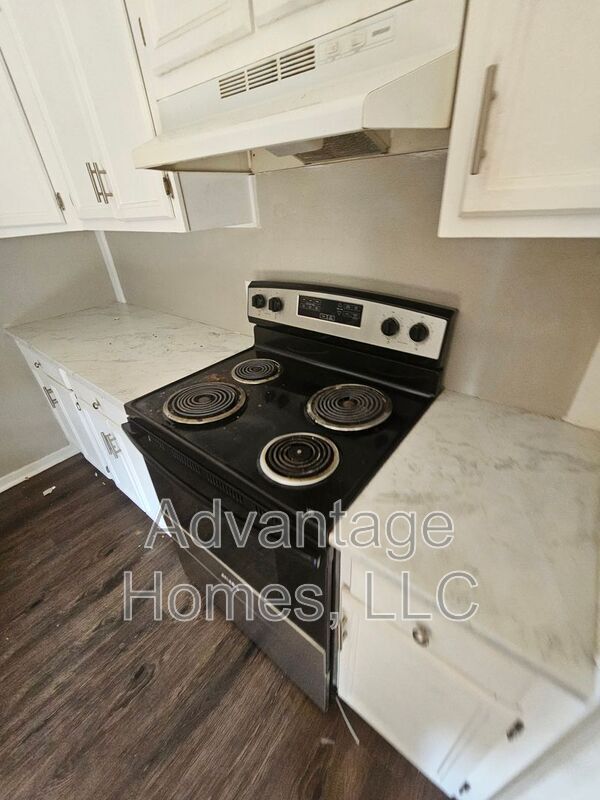 Building Photo - 827 N 70th Terrace
