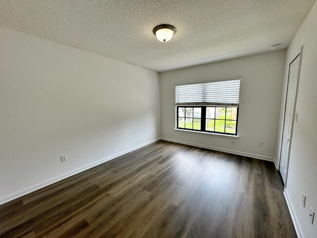 Building Photo - 3BR/2.5BA Paloma Townhome. Bright & Comfortable!