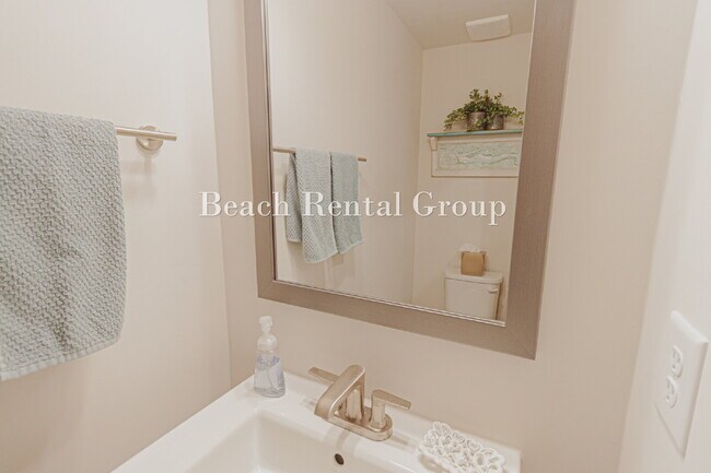 Building Photo - Furnished Townhouse in Gated Community
