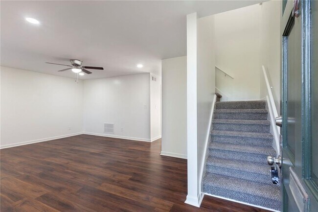 Building Photo - 330 Winding River Dr
