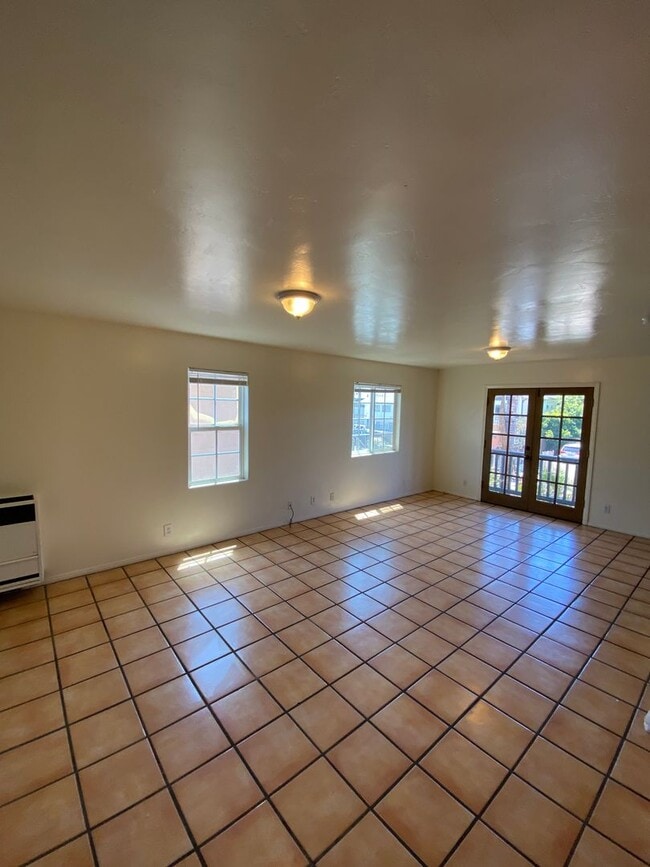 Building Photo - 6636 Del Playa Dr